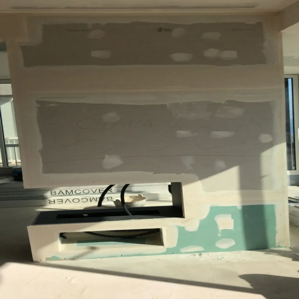Mueble de pladur para TV con chimenea